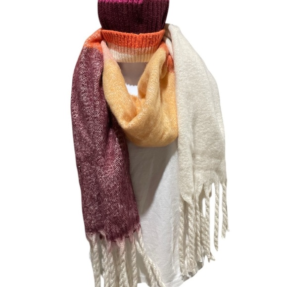 Old Navy Colorful Beanie and Scarf Set - Picture 3 of 4